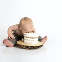 Obesitas pada anak sebabkan masalah kesehatan serius. (Foto: Unsplash/Henley Design Studio)