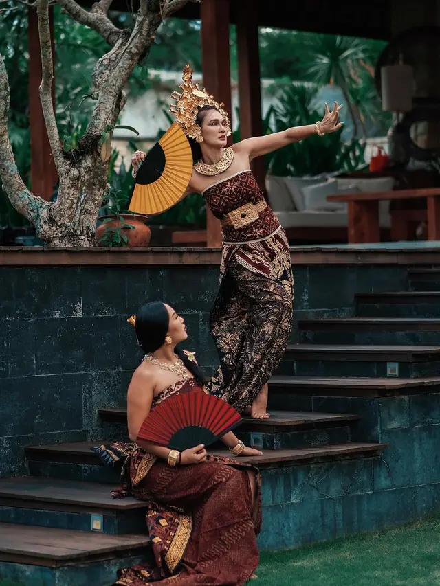 7 Potret Luna Maya Pakai Baju Adat Bali, Menawan