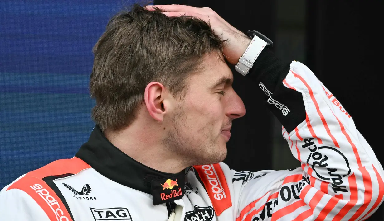 Ini menjadi pole pertama Max Verstappen sejak GP Austria pada Juni 2024. (Philip FONG/AFP)
