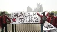 Demokrasi Sakaratul Maut, Mahasiswa Bandung Geruduk Kantor DPRD Jabar