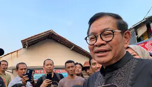 Bakal Calon Gubernur (Bacagub) Jakarta Pramono Anung blusukan di Kemang Timur XI, Jakarta Selatan, Selasa (17/9/2024). (Foto: Liputan6.com/Arviola Marchsyalina).