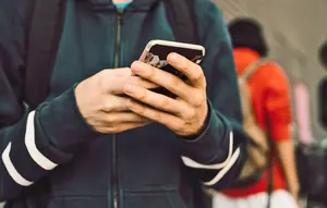 Studi: Screen Time Berlebihan Memicu Pikiran Bunuh Diri Mahasiswa