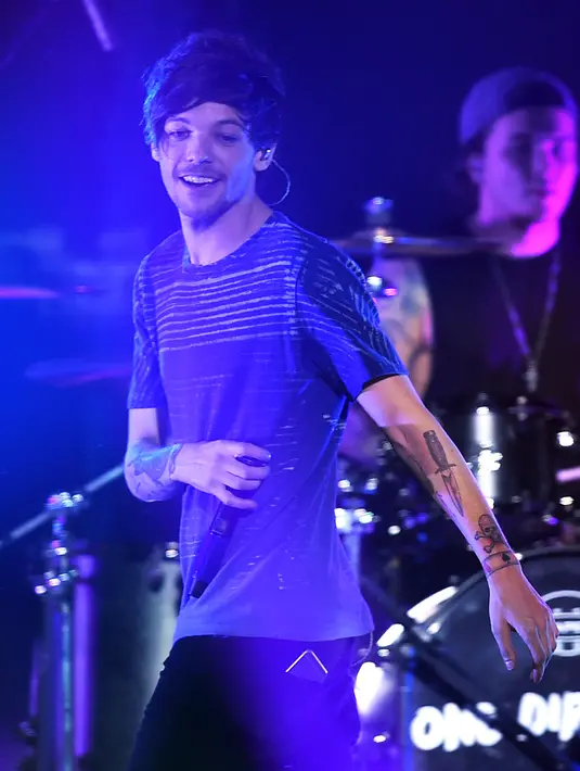 Meski disela jadwal yang begitu padat, Louise meluangkan waktu demi waktu untuk sang buah hati. (AFP/Bintang.com)