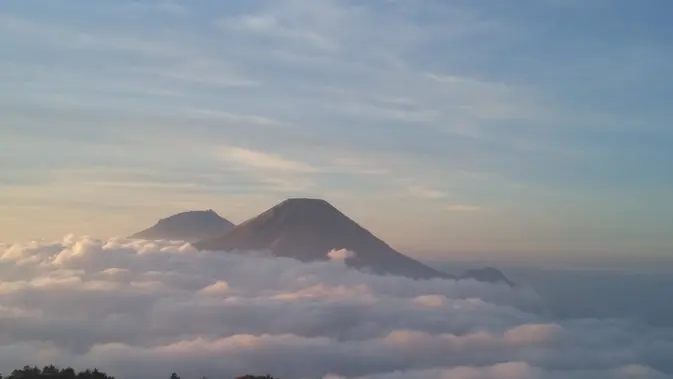 Sunrise di gunung Prau 2.565 mdpl, Wonosobo, Jawa Tengah / Liputan6 / Nadiyah Fitriyah