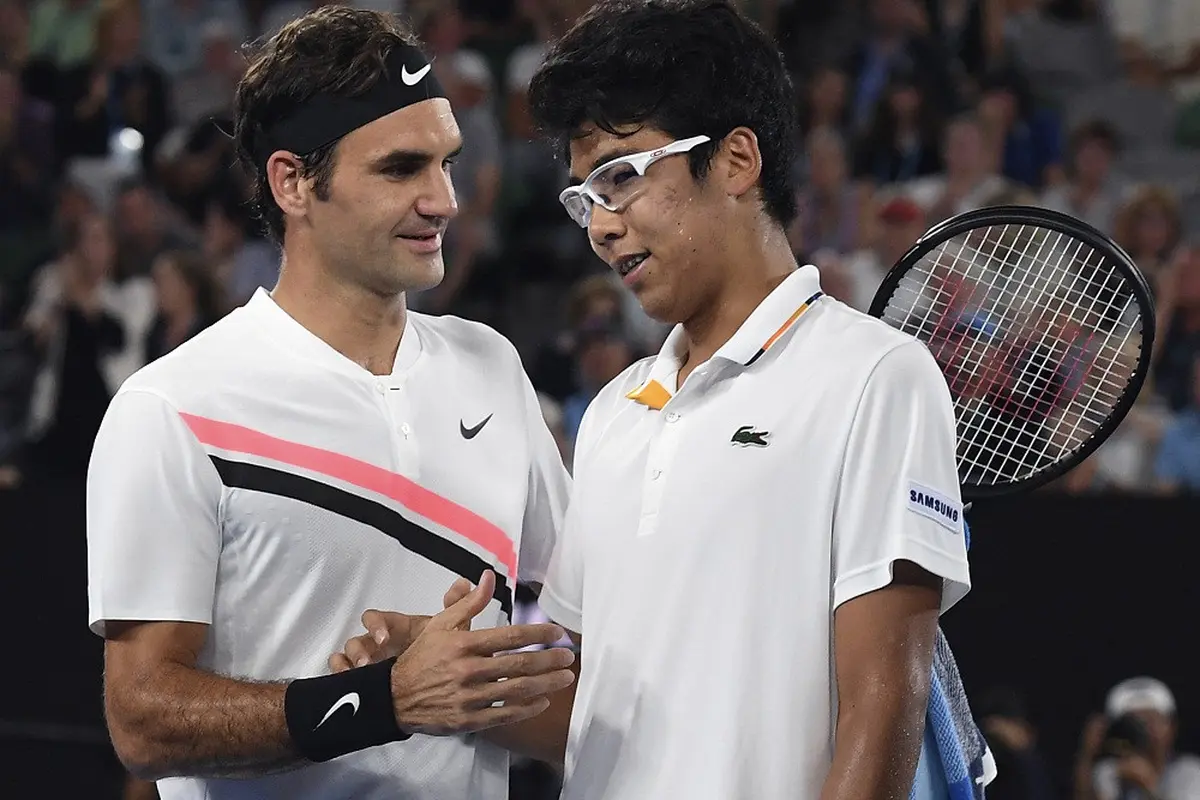 Roger Federer dan Hyeon Chung