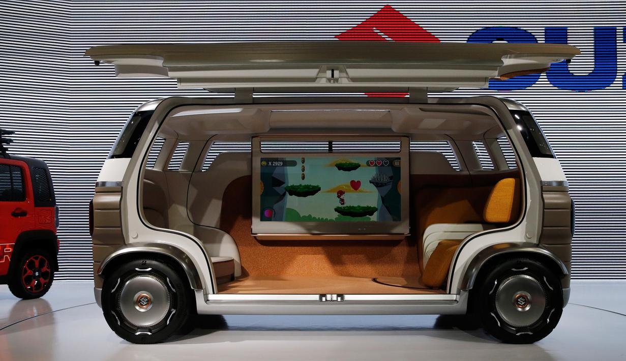 Mobil konsep Suzuki Hanare dipamerkan dalam Tokyo Motor Show di Tokyo, Jepang, Jumat (25/10/2019). (AP Photo/Kiichiro Sato)