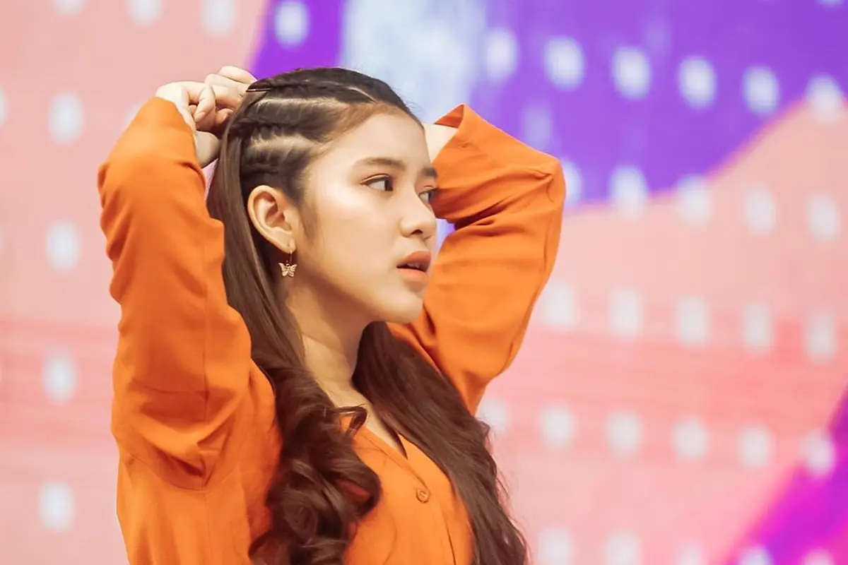 [Fimela] Tiara Anugerah Indonesian Idol X