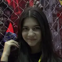 Cassandra Lee Artis muda cantik dan berbakat ini sering tidak fokus, sehingga sering mengalami banyak hal yang merugikan kepada dirinya. namun, Casey tak ambil pusing dengan ucapan orang lain.