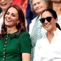 Lihat di sini beberapa potret adu gaya terbaik Princess Kate Middleton dengan Meghan Markle.