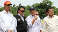 Menteri Sosial mendampingi Jusuf Kalla dalam kunjungan kerja di Sulawesi Selatan.