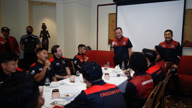 Chef de Mission (CdM) Kontingen Indonesia, Ferry Kono melepas keberangkatan Timnas Indonesia U-23 ke SEA Games 2021.