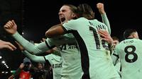 Gelandang Chelsea,&nbsp;Conor Gallagher, berhasil mencetak dua gol saat timnya menang 3-1 atas Crystal Palace pada laga pekan ke-24 Premier League di&nbsp;Selhurst Park, London, Selasa (13/2/2024) dini hari WIB. (AFP/Glyn Kirk)