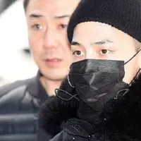 G-Dragon BigBang baru menjalani wajib militer kurang lebih satu minggu sejak tanggal 27 Februari lalu. Namun para penggemar tampaknya sudah mulai rindu dengan cowok yang akrab dipanggil GD itu. (Foto: whatthekpop.com)
