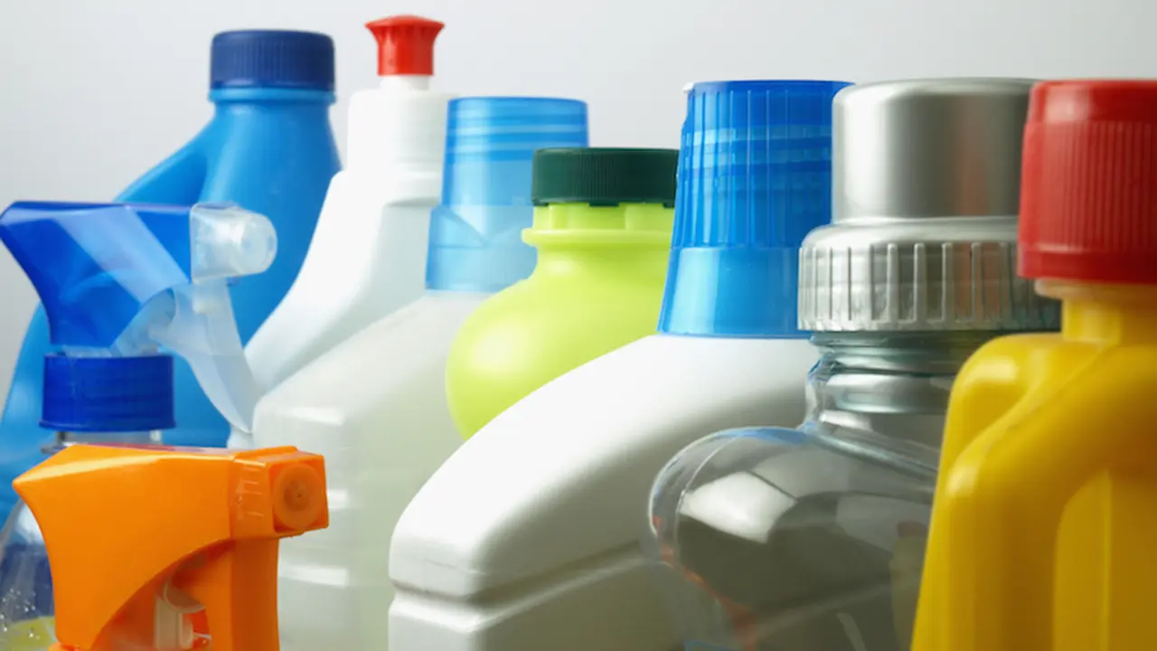 Bersih-bersih Pakai Disinfektan, Anak Berisiko Mudah Sakit