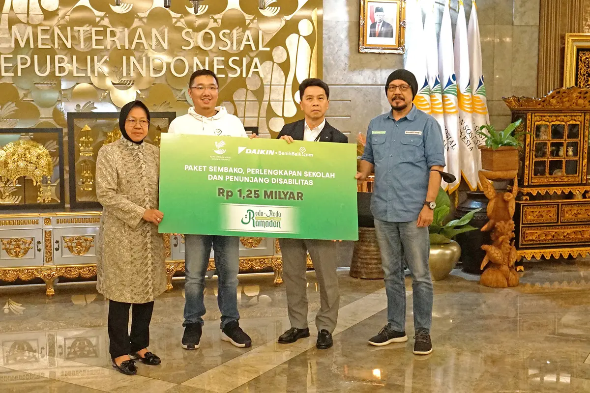 DAIKIN dan BenihBaik.com Temui Mensos Risma, Tegaskan Kesiapan Penyaluran Donasi Rp1,25 Miliar
