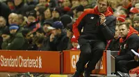 Jurgen Klopp merasa laga melawan Swansea City sulit karena faktor cuaca. (Reuters / Carl Recine)