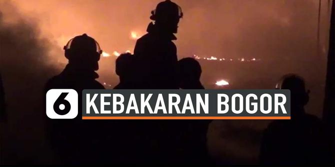 VIDEO: Api Kebakaran Penampungan Ban Bekas Belum Padam