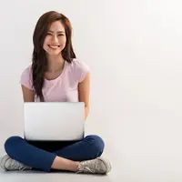 Cari tahu info lebih lanjut tentang Wardah Scholarship Program di sini yuk!
