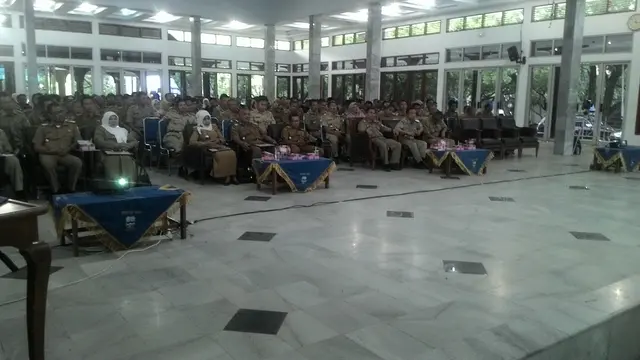 Ratusan Kades, Camat dan Kepala Dinas dalam sosialisasi PBB di Pendopo Garut