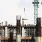 Pekerja menyelesaikan konstruksi baja untuk bangunan bertingkat di Jakarta, Jumat (5/4). Kementerian Perindustrian menargetkan produksi baja nasional mencapai 17 juta ton pada 2019. (Liputan6.com/Immanuel Antonius)