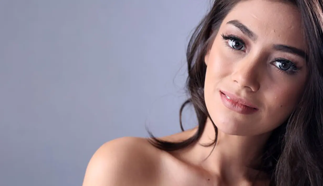 Kisah cinta pasangan Stefan William dan Celine Evangelista tak lepas dari berita miring. Apalagi kedua pasangan ini dianggap tidak cocok oleh netizen. Sejak mengumumkan pacaran, keduanya sering ditimpa kabar miring. (Febio Hernanto/Bintang.com)