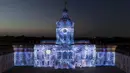 Istana Charlottenburg diterangi pada malam pembukaan resmi Festival Cahaya di Berlin, Jerman, Kamis (2/9/2021). Festival Cahaya ini berlangsung dari 3 - 12 September 2021. (AP Photo/Michael Sohn)