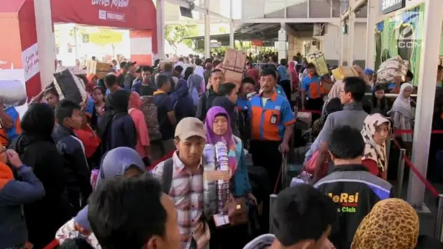 Pemerintah provinsi DKI Jakarta akan tetap menertibkan para pendatang baru di Jakarta pemantauan terhadap para pendatang baru ini dilakukan Pemprov DKI Jakarta dengan menambah petugas pemantau di setiap kelurahan 