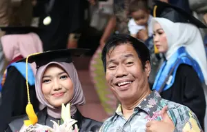Kenangan Terakhir Temon Bersama Anak, Sempat Dampingi Wisuda Sebelum Meninggal