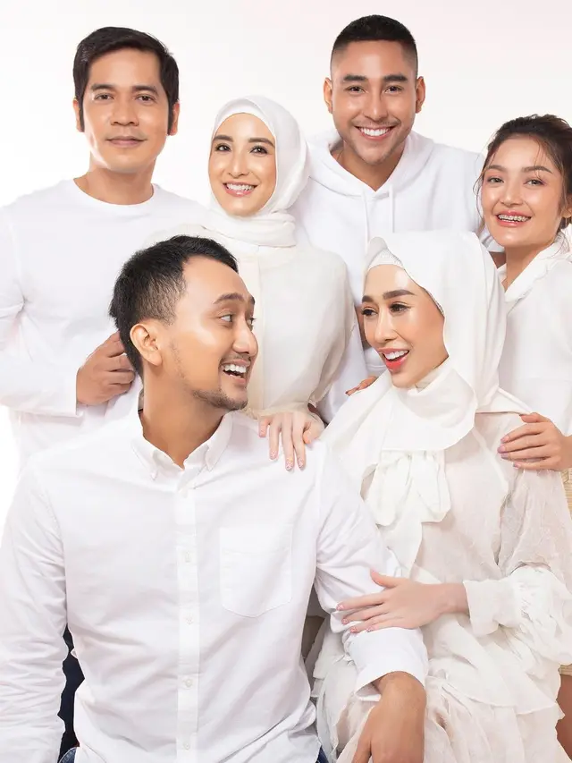 6 Potret Kebersamaan Siti Badriah dan Reza Gladys, Saudra Ipar yang Kompak