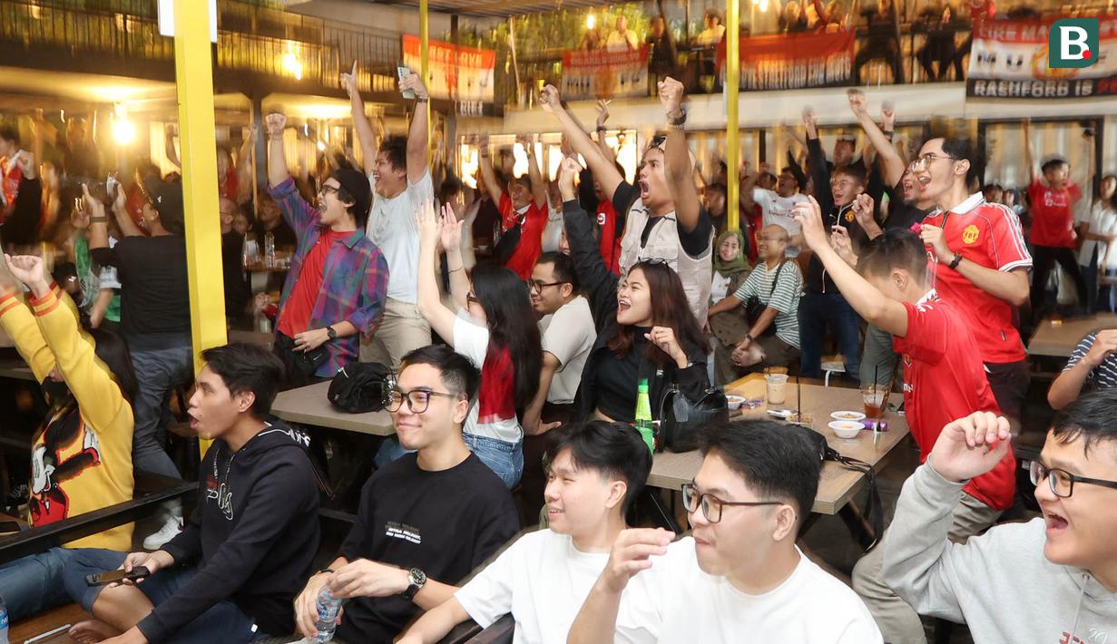 <p>Suasana acara Roaring night Manchester United vs Liverpool di Pitch 98, Kemang, Jakarta Selatan, Minggu (7/4/2024). (Bola.com/M Iqbal Ichsan)</p>