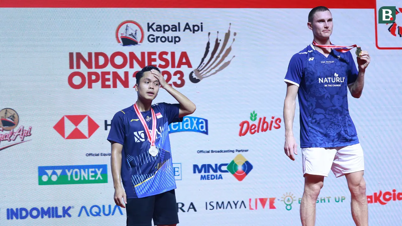 Anthony Ginting (Kiri)