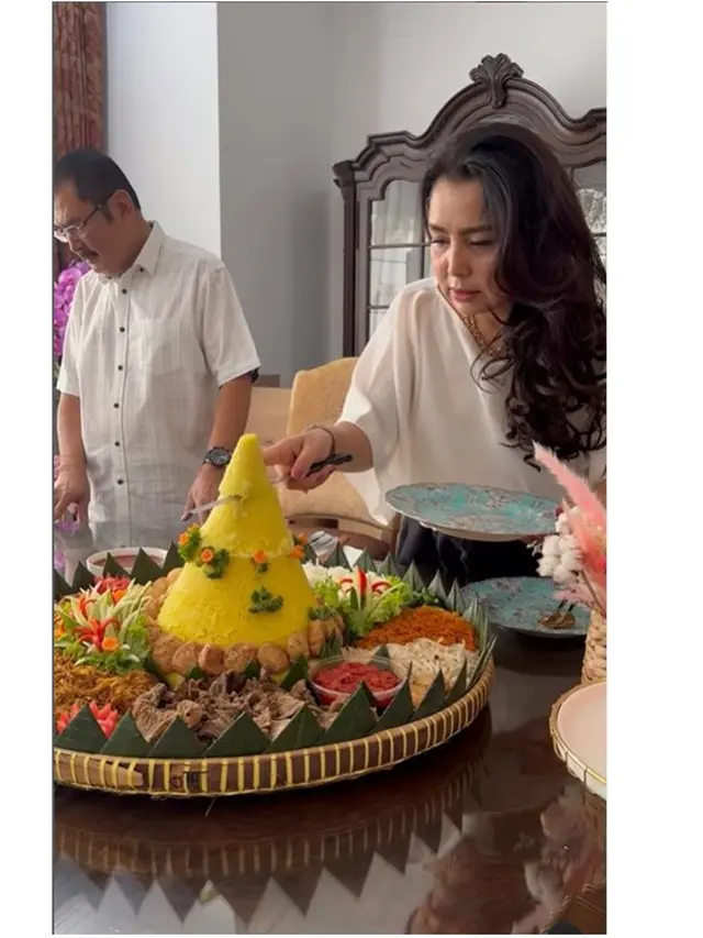 6 Momen Ultah Mayangsari ke-52, Rayakan Bersama Bambang Trihatmodjo di Rumah