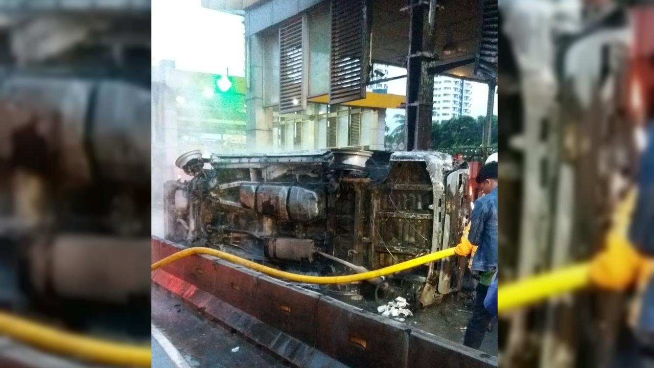 20160725-gardu-jakarta-terbakar