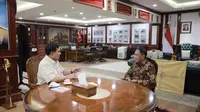 Menteri Pertahanan Prabowo Subianto menerima kunjungan Waketum PSSI, Zainudin Amali di Kantor Kementerian Pertahanan, Jakarta. (Foto: Dokumentasi Kemenhan).