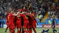 Para pemain Belgia merayakan gol yang dicetak Nacer Chadli, ke gawang Jepang pada babak 16 besar Piala Dunia di Rostov Arena, Rostov-on-Don, Senin (2/6/2018). Belgia menang 3-2 atas Jepang. (AP/Rebecca Blackwell)