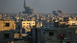 Israel terus melancarkan serangan udara ke beberapa wilayah Gaza. (Bashar TALEB/AFP)
