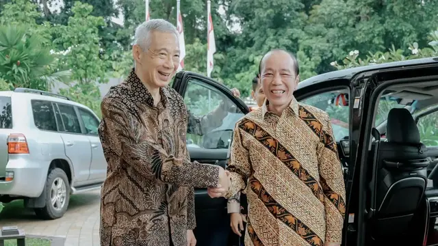 Presiden RI ketujuh Joko Widodo atau Jokowi melakukan pertemuan dengan mantan Perdana Menteri (PM) Singapura Lee Hsien Loong.