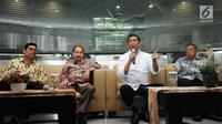 Menko Polhukam, Wiranto (ketiga kiri) memberi keterangan usai memimpin pertemuan dengan sejumlah menteri dan Kepala PPATK di Jakarta, Selasa (29/8). Pertemuan membahas persiapan Indonesia menjadi anggota FATF. (Liputan6.com/Helmi Fithriansyah)  