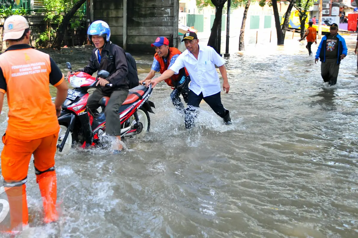 20160421-Banjir-Pejaten-Jakarta-Yoppy-Renato