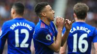Gelandang Manchester United Jesse Lingard merayakan gol ke gawang Middlesbrough pada laga Premier League di Stadion Riverside, Minggu (19/3/2017). (AFP/Lindsey Parnaby)