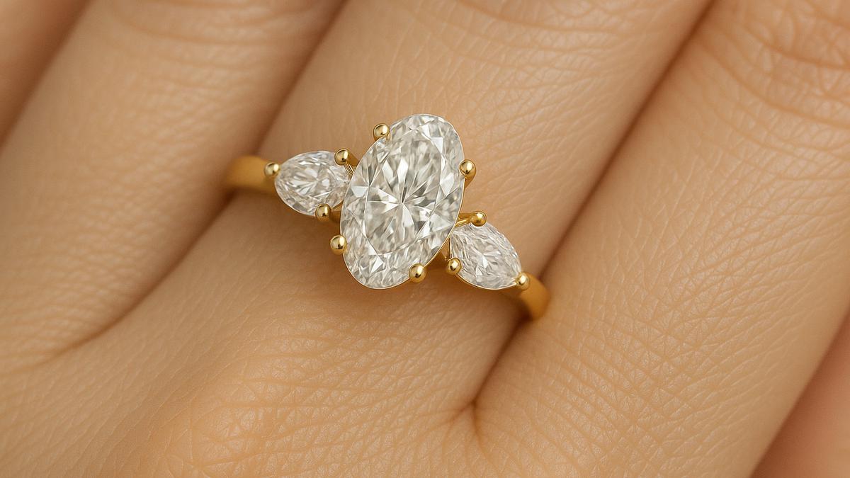 6 Tren Model Cincin Emas untuk Wanita Jari Gemuk 2025, Jadi Referensi Sebelum Membeli
