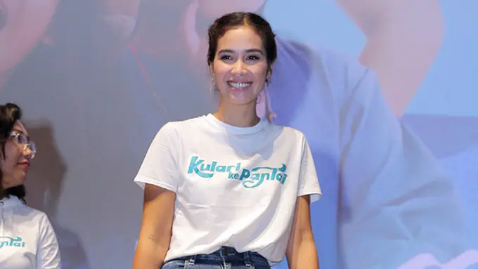 [Bintang] Tantangan Marsha Timothy di Film Kulari ke Pantai