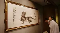 Tiger karya Qi Baishi salah satu lukisan yang dicuri dan diganti dengan yang palsu. (Reuters)