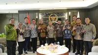 Wakil Ketua DPR Sufmi Dasco Ahmad dan Cucun Ahmad Syamsurijal menerima jajaran pengurus Asosiasi Pemerintah Kabupaten Seluruh Indonesia (APKASI) di Ruang Pimpinan, Gedung Nusantara III, Kompleks Parlemen, Senayan, Jakarta, Jumat (24/7/2026).