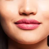 Bibir kering dan pecah-pecah bisa diatasi dengan perawatan yang tepat. Temukan rahasia menjaga kelembapan alami bibir lewat tips sederhana dan efektif agar tetap lembut dan sehat setiap hari. (Foto: asierromero/Freepik)