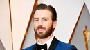 “Scarlett dan Chris keduanya duduk berdampingan di upacara (Piala Oscar),” ucap sumber. “Hal itu terjadi seperti ada sesuatu yang tengah berlangsung—Dia (Chris) membisikan di telinga Scarlet,” tambah sumber. (AFP/Bintang.com)