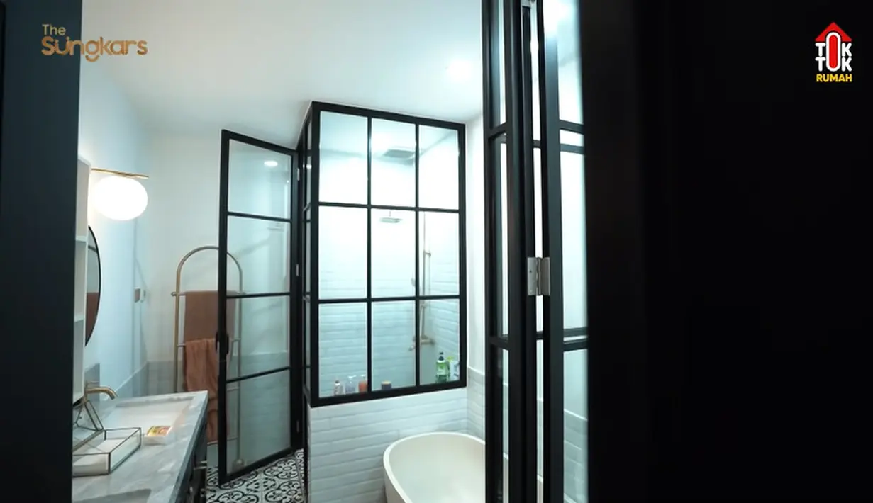 Rumah Fitri Tropica (Youtube/The Sungkars)