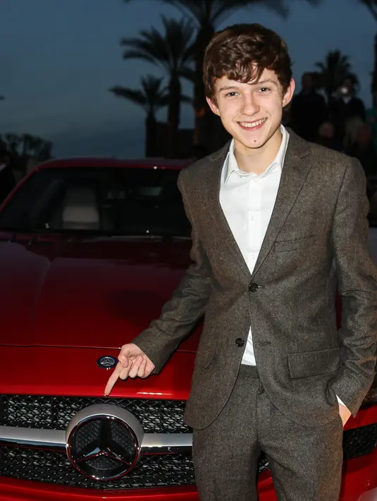 Tom menjawab dengan mantap ia ingin memerankan pahlawan super Spider-Man. Ia ingin melakukan ‘reboot’ setelah Andrew Garfield, bahkan ia tidak berpikir jika Andrew Garfield sudah membuat film keduanya. (AFP/Bintang.com)