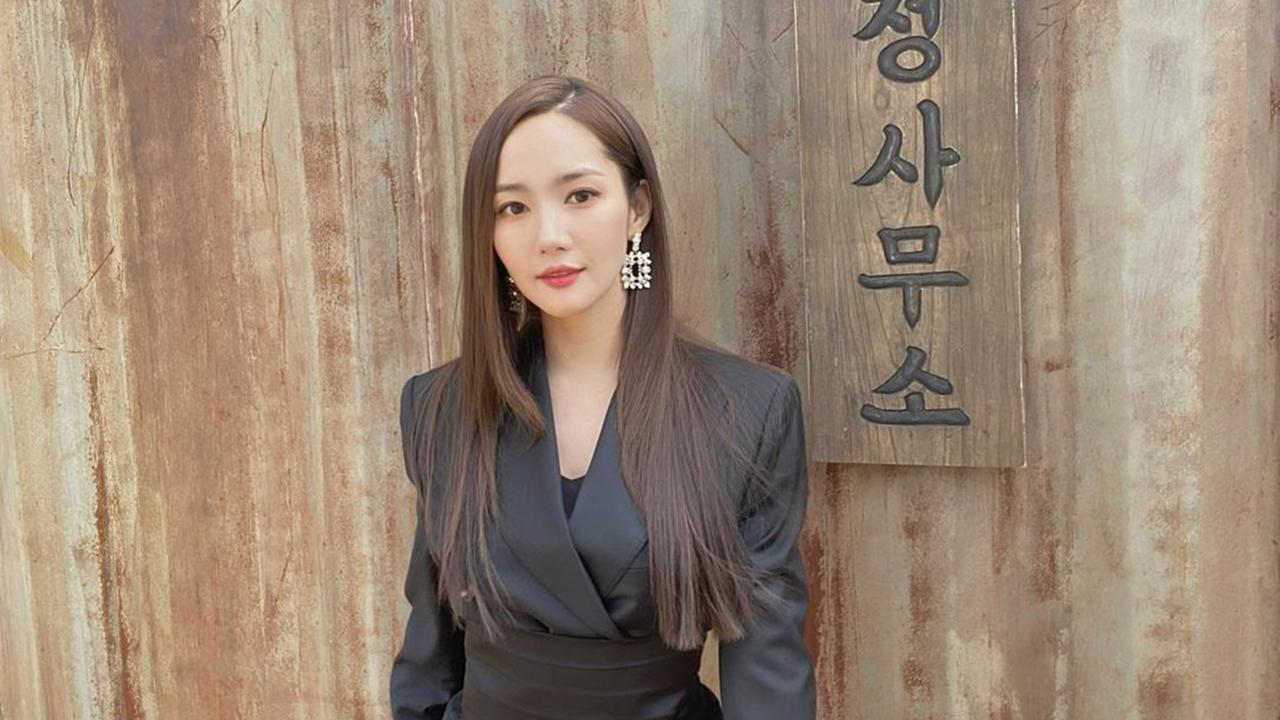 Potret Park Min-young Bergaya Bak Sekretaris, Cocok Tampil Elegan