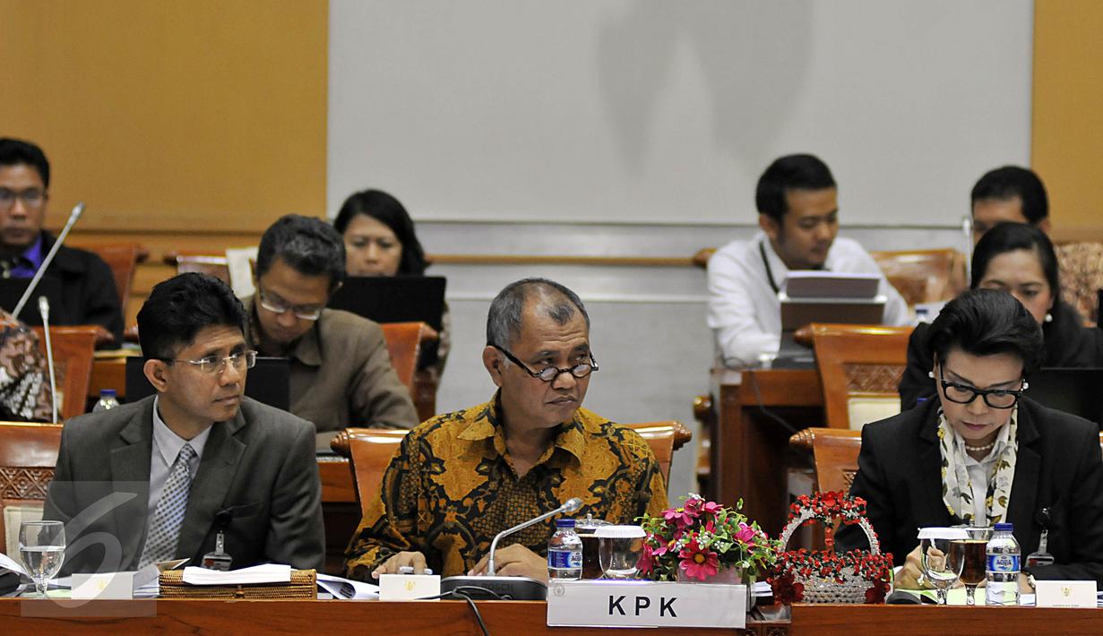 (Ki-ka) Wakil Ketua KPK Laode M Syarif, Ketua KPK Agus Raharjo dan Wakil Ketua KPK Basaria Panjaitan saat mengikuti rapat dengar pendapat (RDP) dengan Komisi III DPR RI di Kompleks Parlemen, Jakarta, Rabu (27/1/2016). (Liputan6/Johan Tallo)